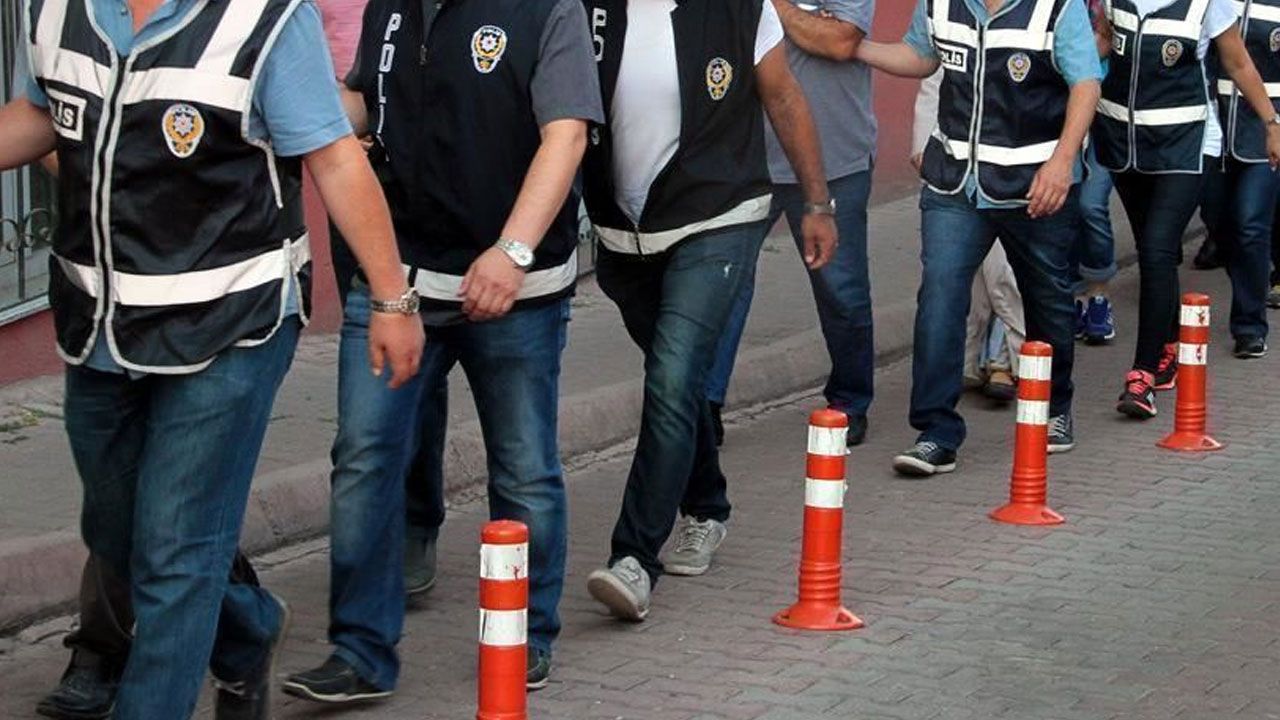 İzmir&#039;de gümrükte rüşvet operasyonu! Polis arama yapıyor: Gözaltılar var