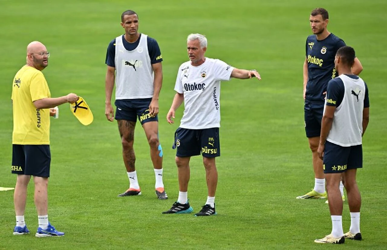 Jose Mourinho'dan yabancı kararı: 9'u kalıyor 6'sı gidiyor!