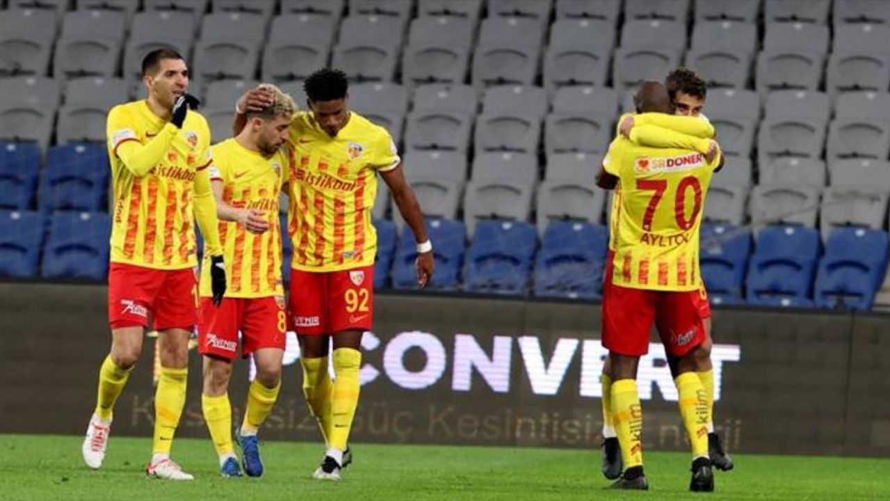 Kayserispor, Carole ve Bahoken&#039;i takımda tuttu!