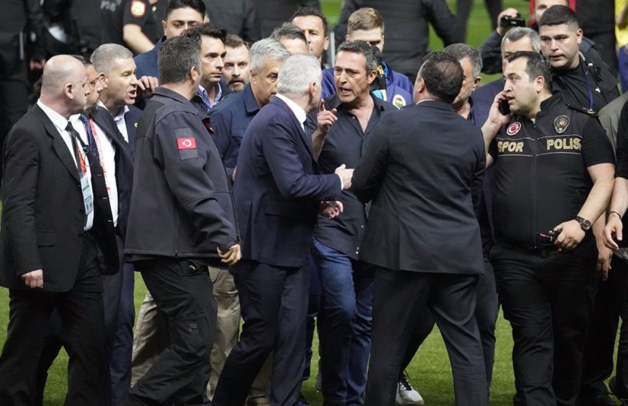 Olaylı Fenerbahçe-Galatasaray derbisine ilişkin bilirkişi raporu hazırlandı: Fenerbahçeli futbolcuların ifadesi ortaya çıktı! - 1. Resim