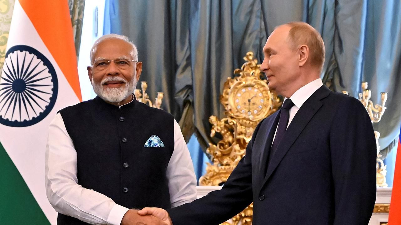 Putin ile Modi, Moskova&#039;da bir araya geldi