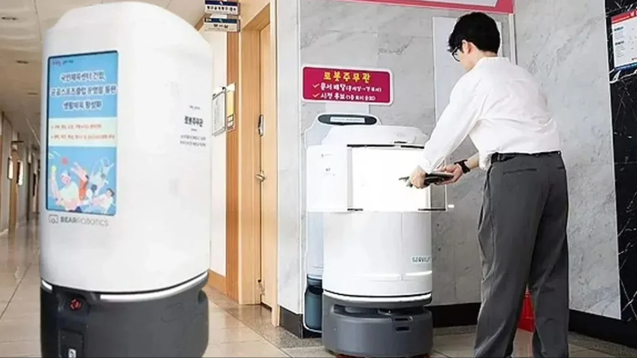 Sonunda bu da oldu! Köle gibi çalıştırılan robot dayanamayıp intihar etti