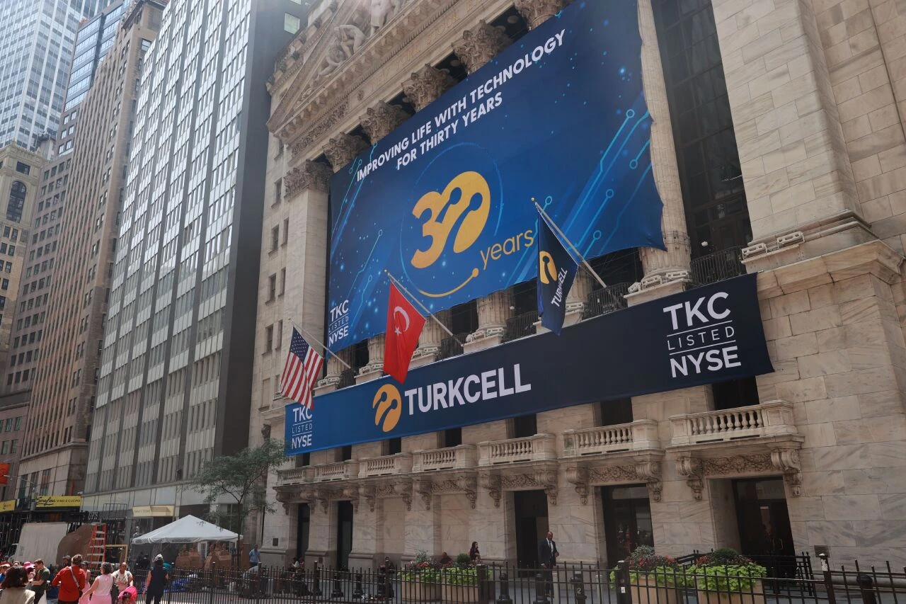 Turkcell'den Türkiye'ye 30 yılda 27 milyar dolar yatırım! New York Borsa'sında Türk rüzgarı esti - 1. Resim