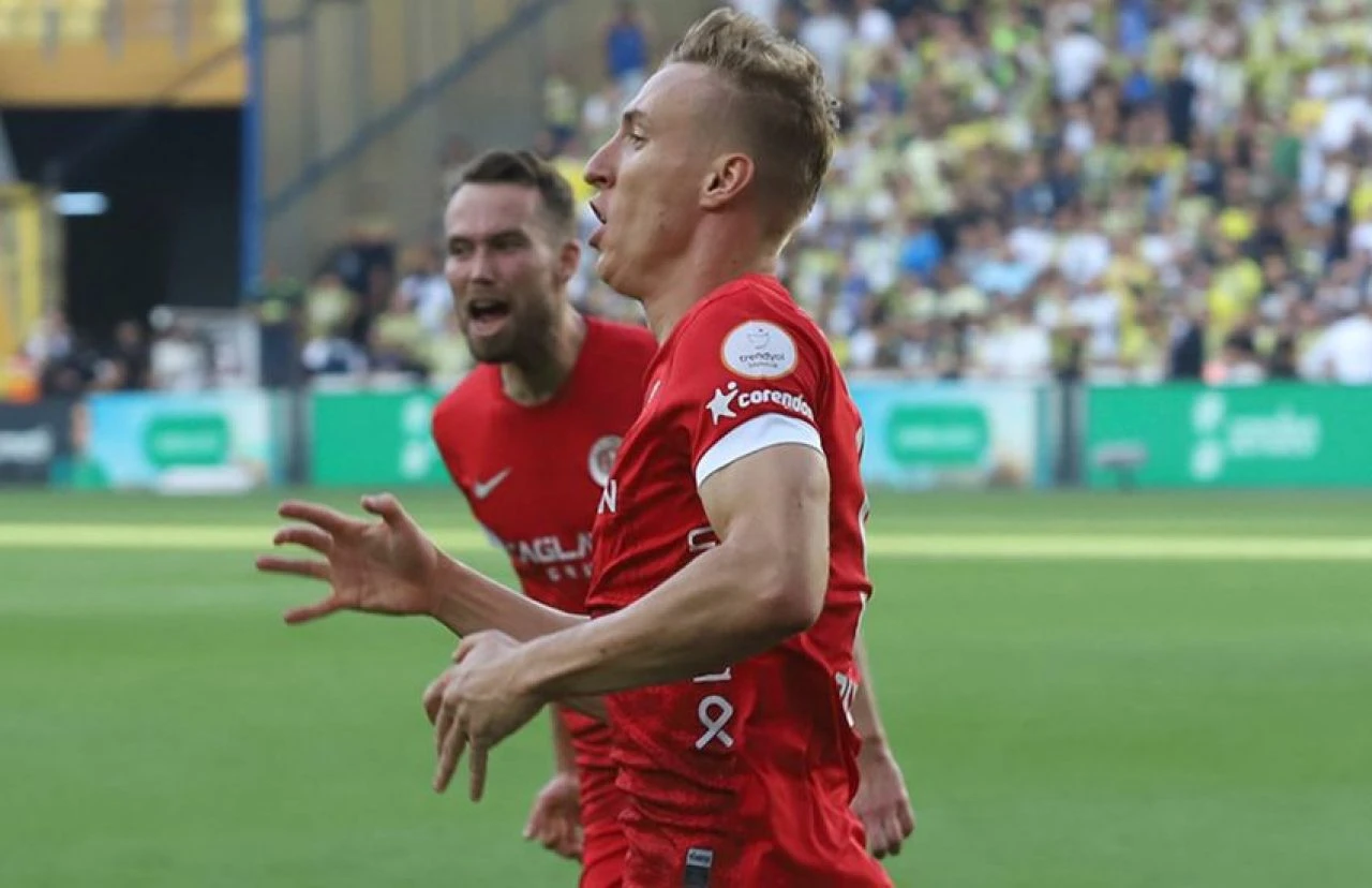 Beşiktaş ve Trabzonspor istiyordu: Adam Buksa'nın yeni takımı belli oldu