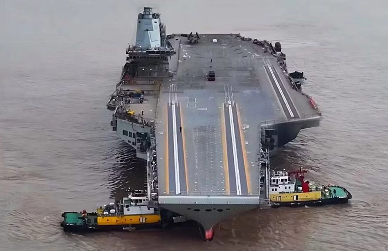 Çin'e ait uçak gemileri Filipinler'in tansiyonunu yükseltti - 1. Resim