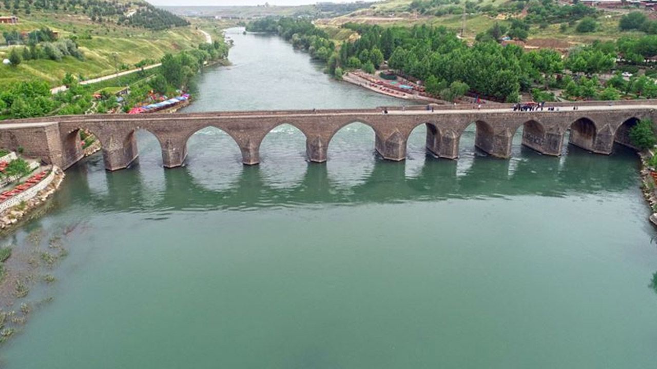 Dicle Nehri&#039;nde dehşet! Ceset bulundu, kimliği belirlenemiyor