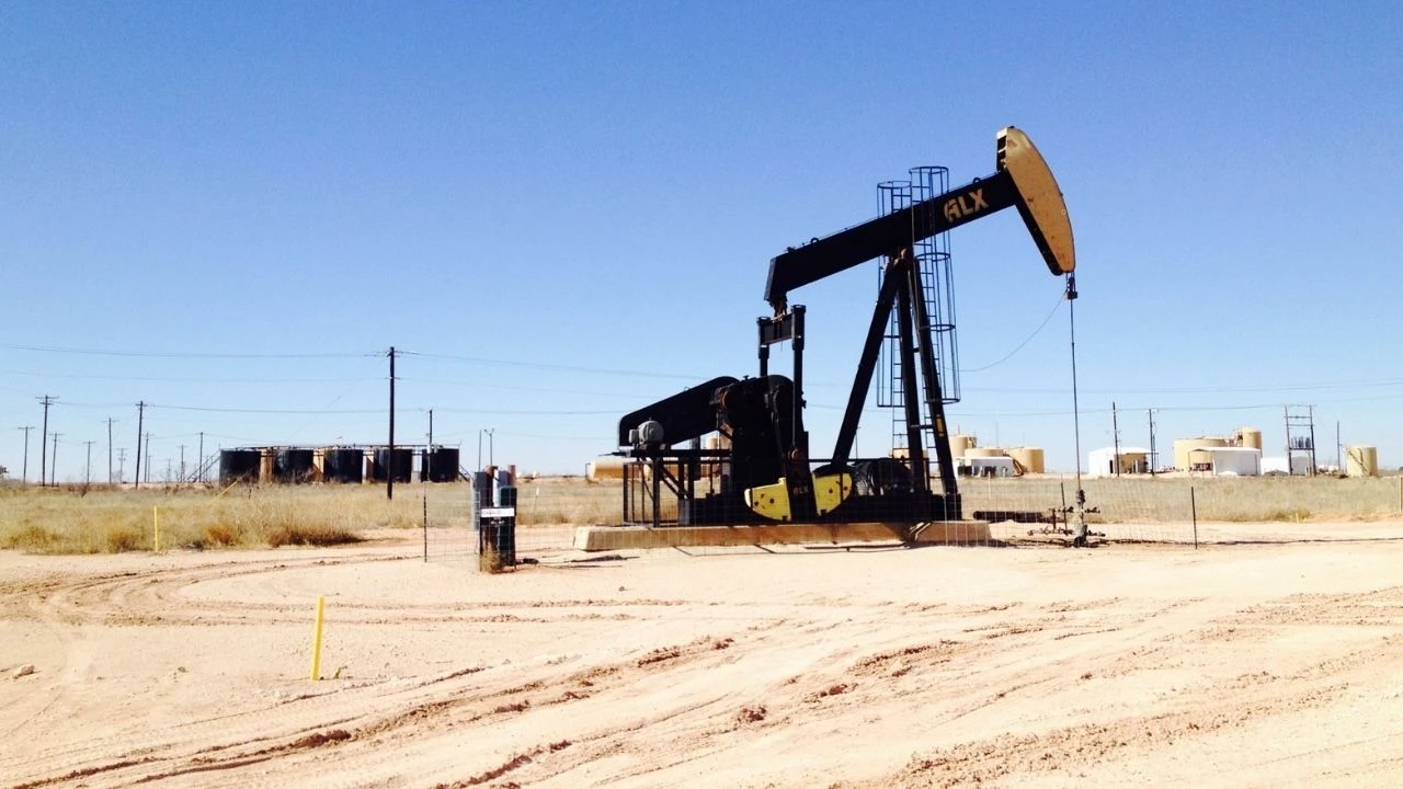 FED, Beryl Kasırgası ve Orta Doğu baskısı petrolü düşürdü - 2. Resim