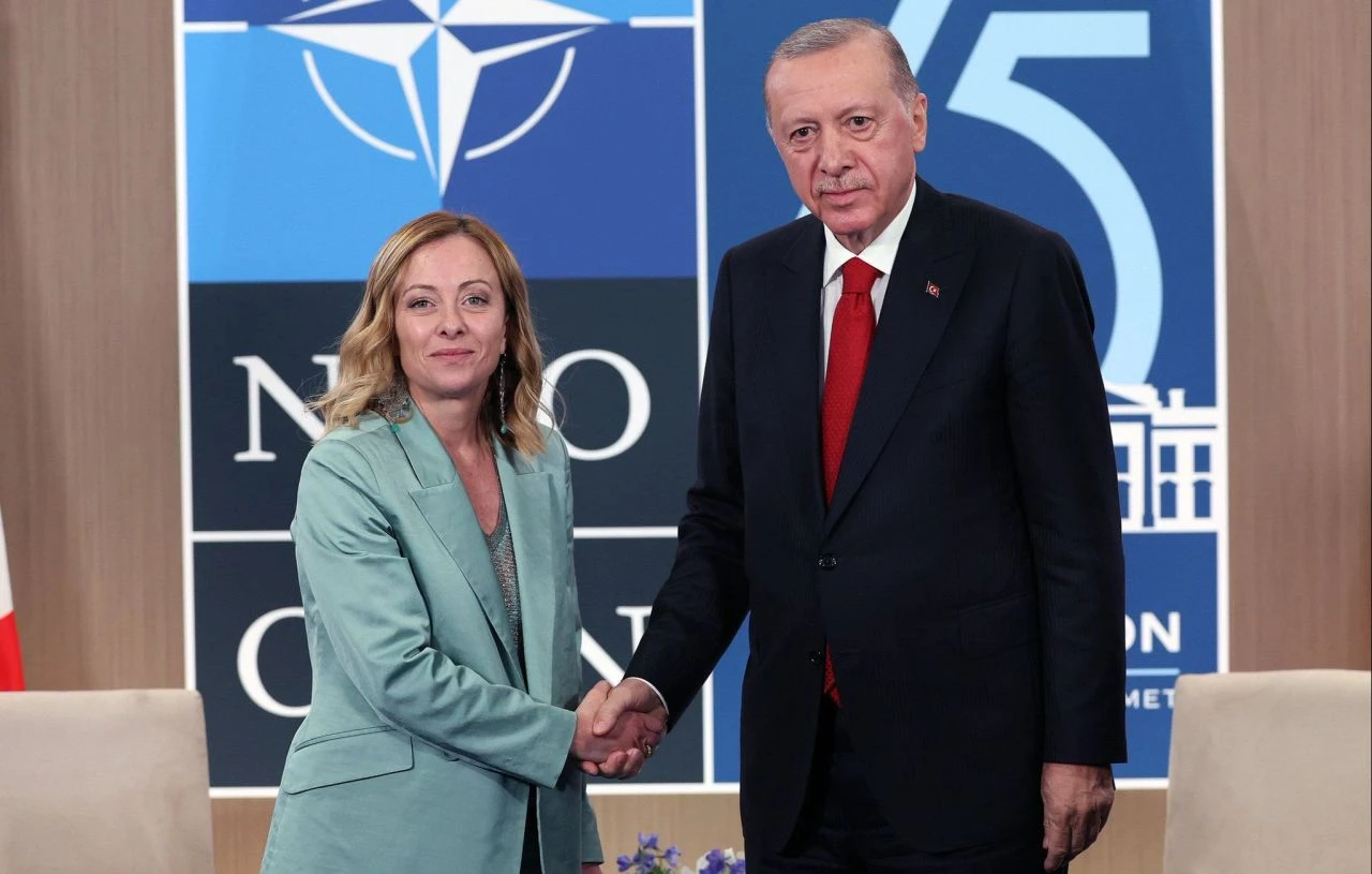 Cumhurbaşkanı Erdoğan NATO'da liderlerle görüştü: 2026 zirvesi Türkiye'de yapılacak