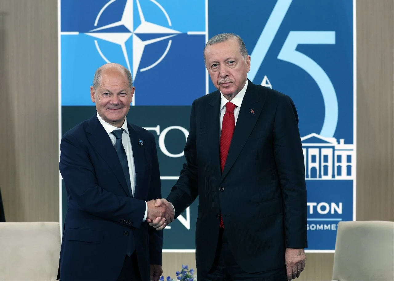 Cumhurbaşkanı Erdoğan NATO'da liderlerle görüştü: 2026 için Türkiye kararı - 3. Resim