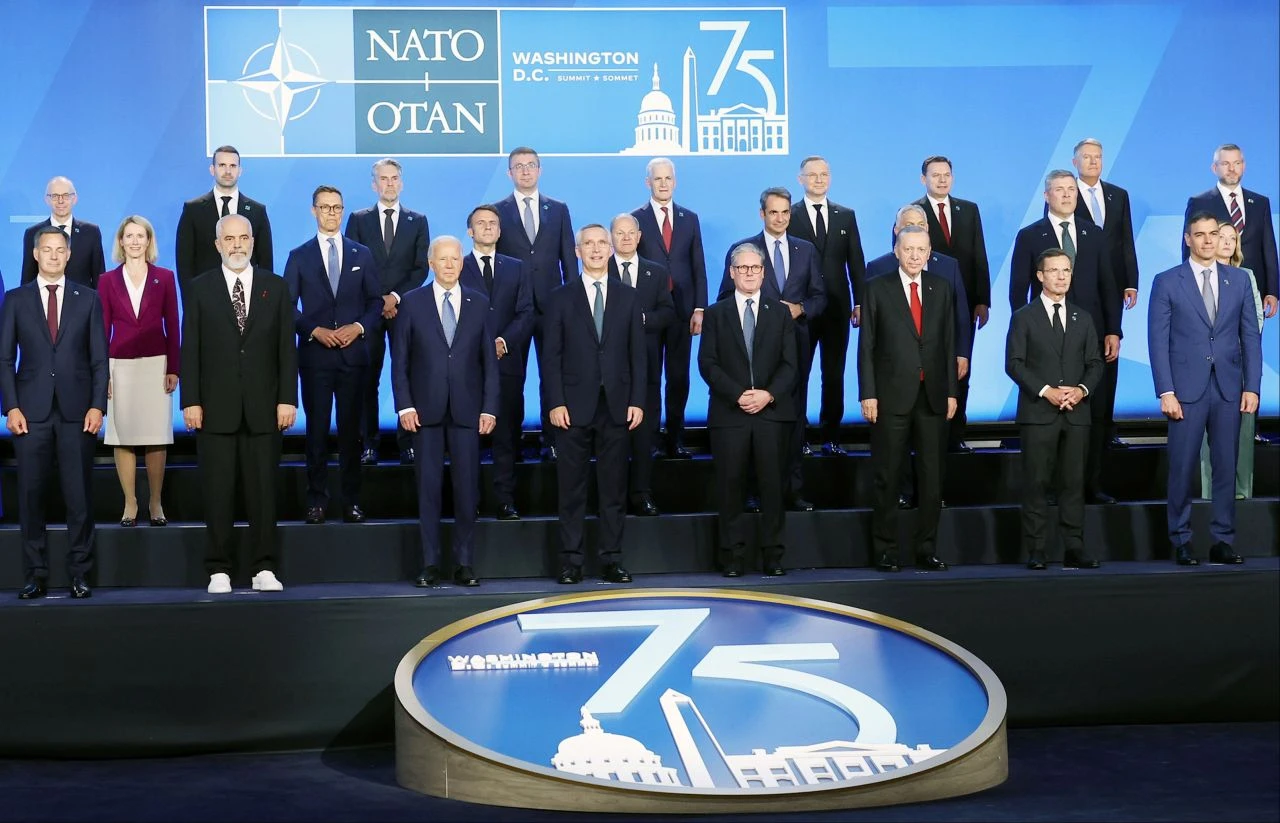 Cumhurbaşkanı Erdoğan NATO'da liderlerle görüştü: 2026 için Türkiye kararı - 7. Resim