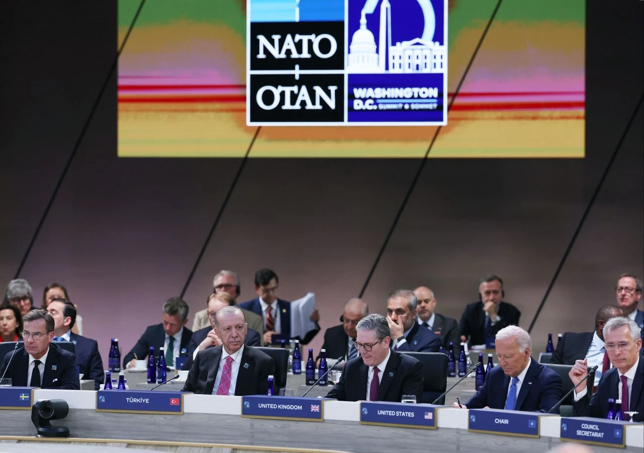 Cumhurbaşkanı Erdoğan'ın NATO'da yakın temasları sürüyor: Zelenskiy ile görüşmede savaş ele alındı - 1. Resim