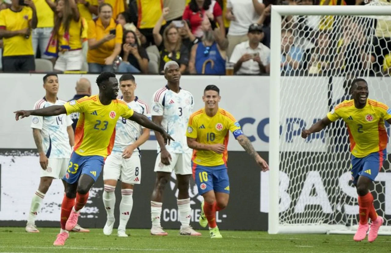 Davinson'un yıldızlaştığı maçta Kolombiya, Uruguay'ı yenerek finale yükseldi! Maç sonu ortalık karıştı