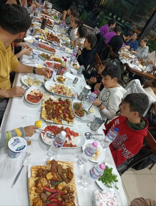 İletişim Başkanlığı'ndan 'Suriyeli çocuklara yemek verildi' iddialarına yalanlama