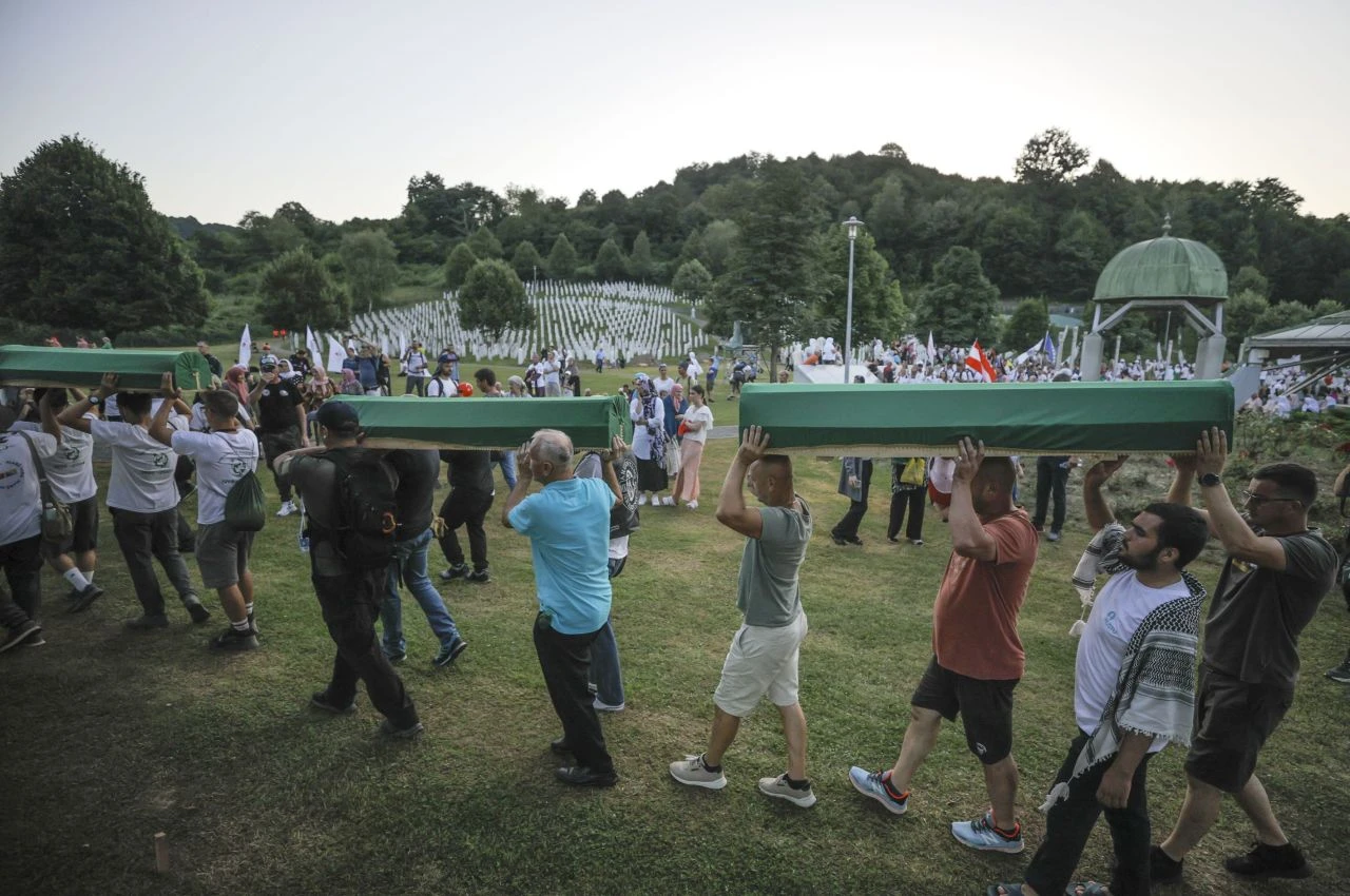İnsanlık tarihinin kara lekesi Srebrenitsa Soykırımı! 29 yıl geçti acılar dinmedi - 1. Resim