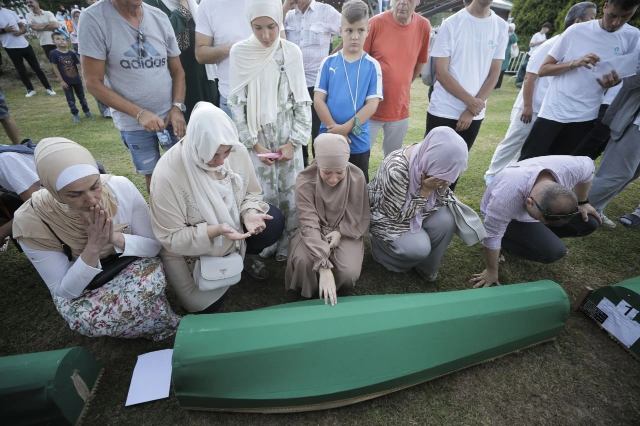 İnsanlık tarihinin kara lekesi Srebrenitsa Soykırımı! 29 yıl geçti acılar dinmedi - 4. Resim