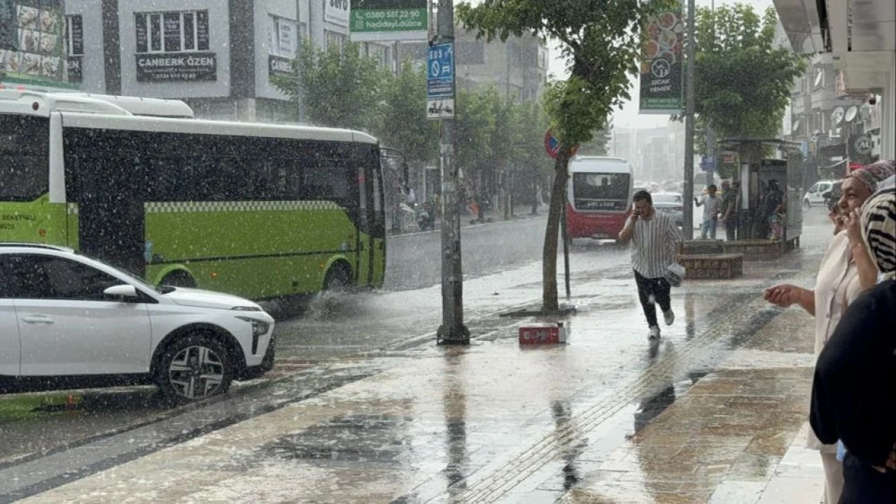 Türkiye'yi sağanak vurdu! Evleri su bastı, araçlar mahsur kaldı, yollar göle döndü - 5. Resim