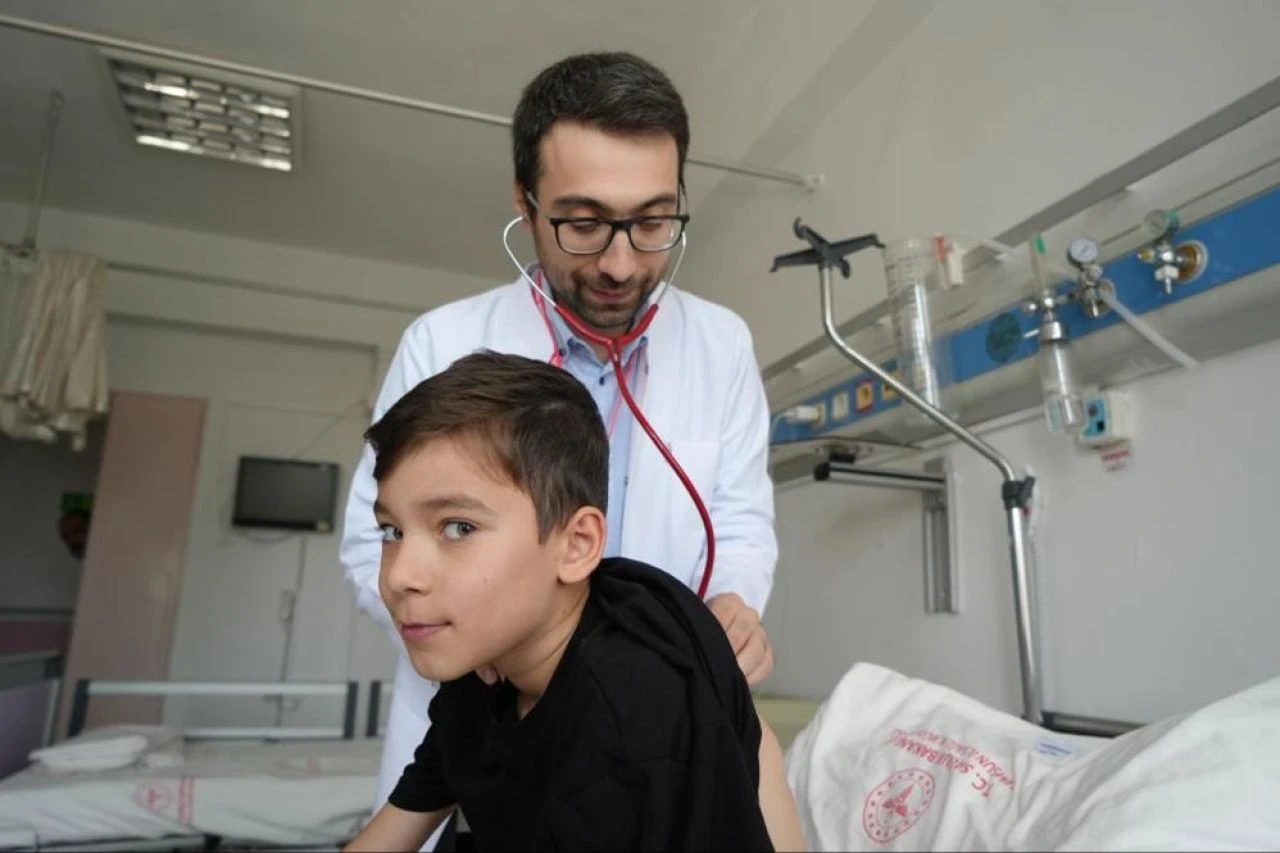 Yıllardır astım bronşit deniliyordu! 9 yaşındaki çocuğun akciğerinden çıkan şoke etti - 2. Resim