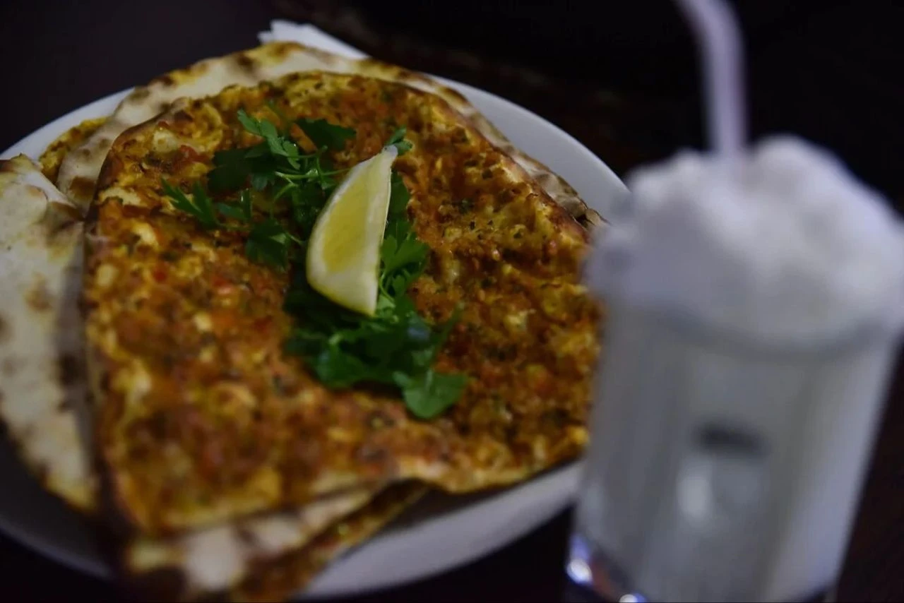 Bodrum Belediye Başkanı Tamer Mandalinci dükkanlar sinek avlayınca isyan etti! Pahalı değil algı yapıyorlar