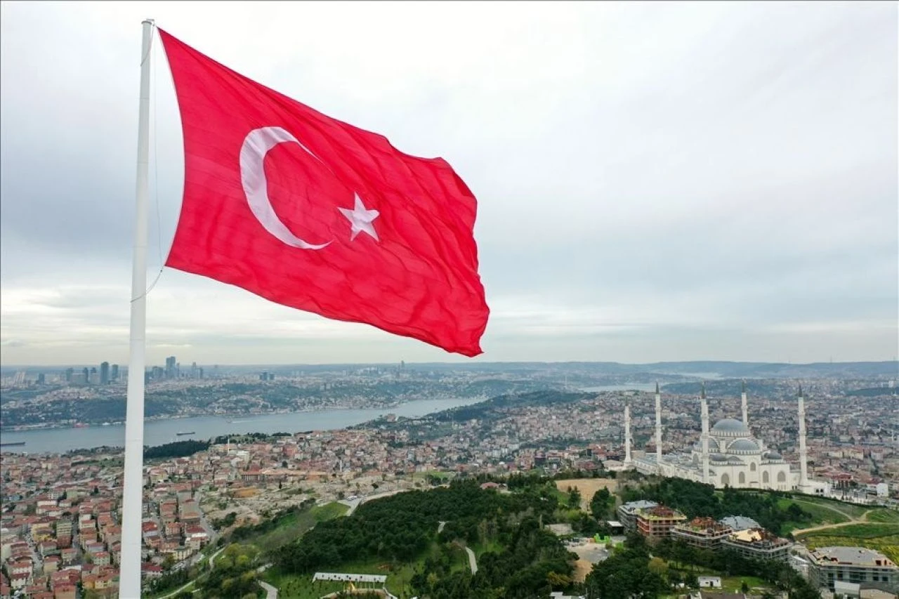 Demokrasi ve Milli Birlik Gününde İstanbul’da 5 köprüde Türk Bayrağı dalgalanacak: 15 Temmuz'da bayrak asmanın önemi