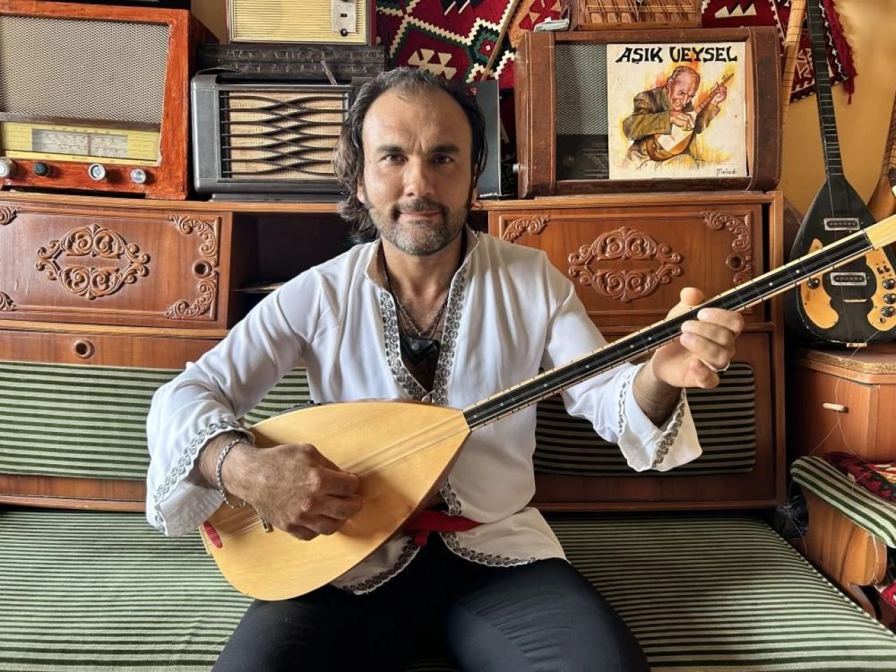 Eski Yeşilçam filmlerinden çıkmış gibi! Hataylı Kara Murat görenleri şaşkına çeviriyor