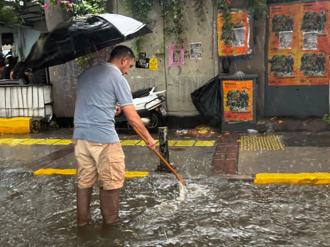 İzmir’i ve Denizli'yi sağanak vurdu: Vapur seferleri durdu! - 1. Resim