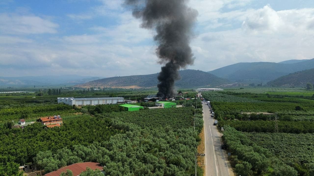 İznik&#039;te bulunan soğuk hava deposunda çıkan yangın kontrol altına alındı