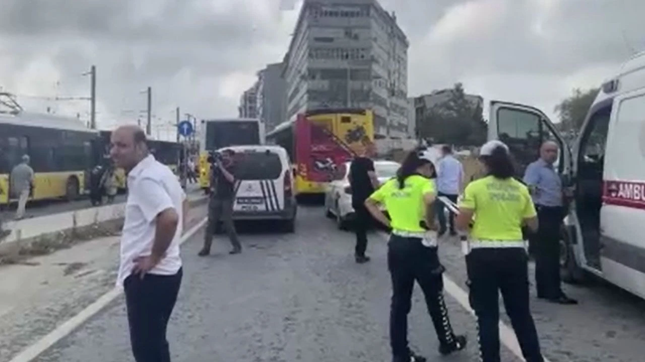 Sultangazi'de İETT otobüsü tıra çarptı! Yaralılar var - 3. Resim