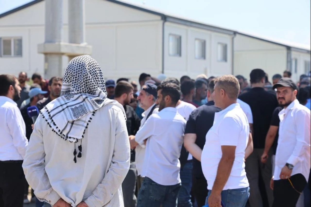 AK Parti heyeti Elazığ’da greve katıldı: Takipçisi olacağız!