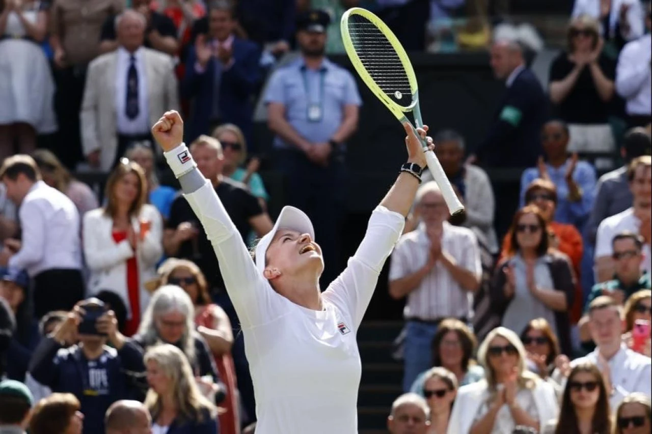 Barbora Krejcikova Wimbledon'ın tek kadınlar finalinde şampiyon oldu! - 1. Resim