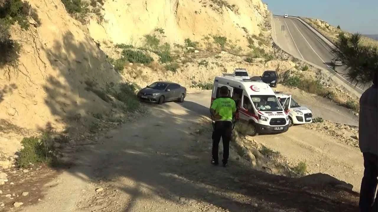 Hafif ticari araç 300 metrelik uçuruma yuvarlandı! O anlar kamerada