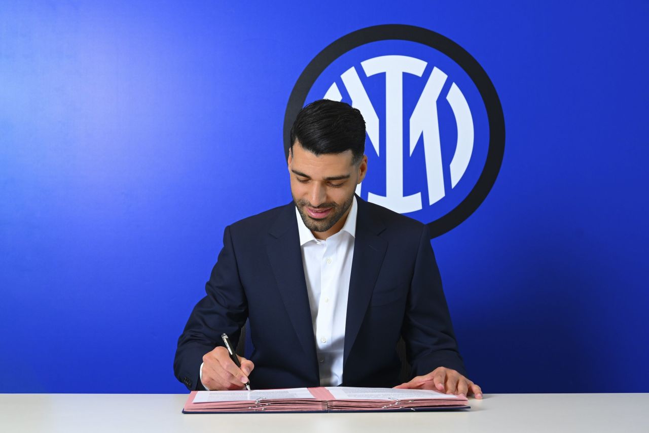 İranlı futbolcu Mehdi Taremi İtalya'ya gidiyor! Inter'le 2027'ye kadar sözleşme imzalandı - 1. Resim