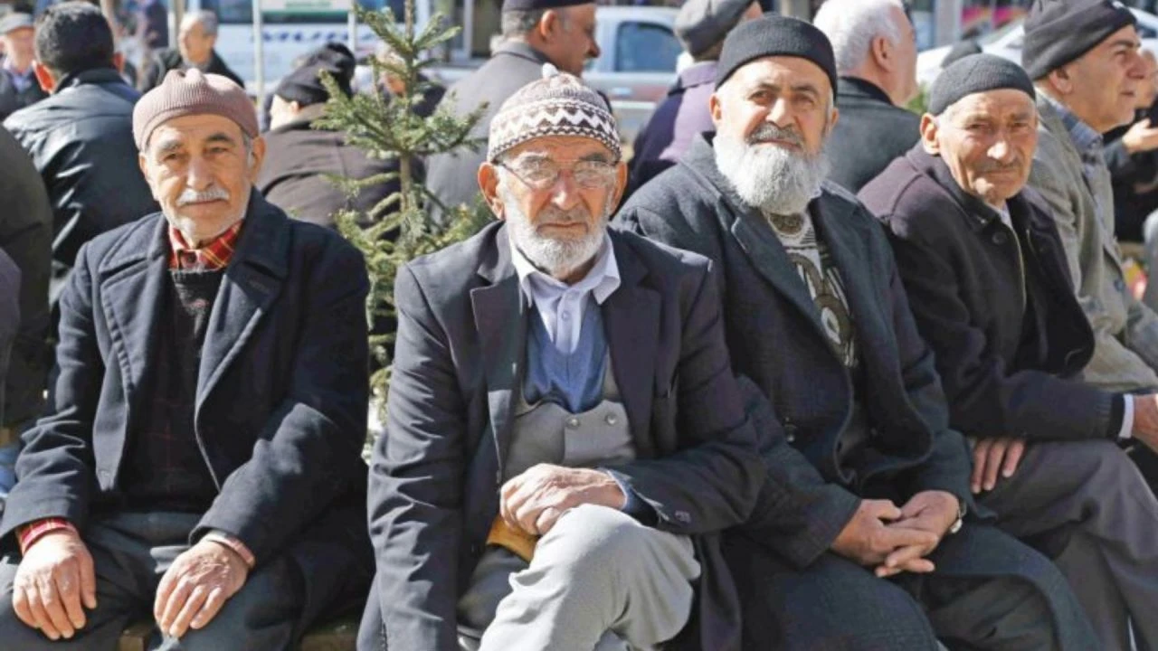 Meclis onayladı! Emekliler fatura ve toplu taşıma ücreti ödemeyecek - 1. Resim