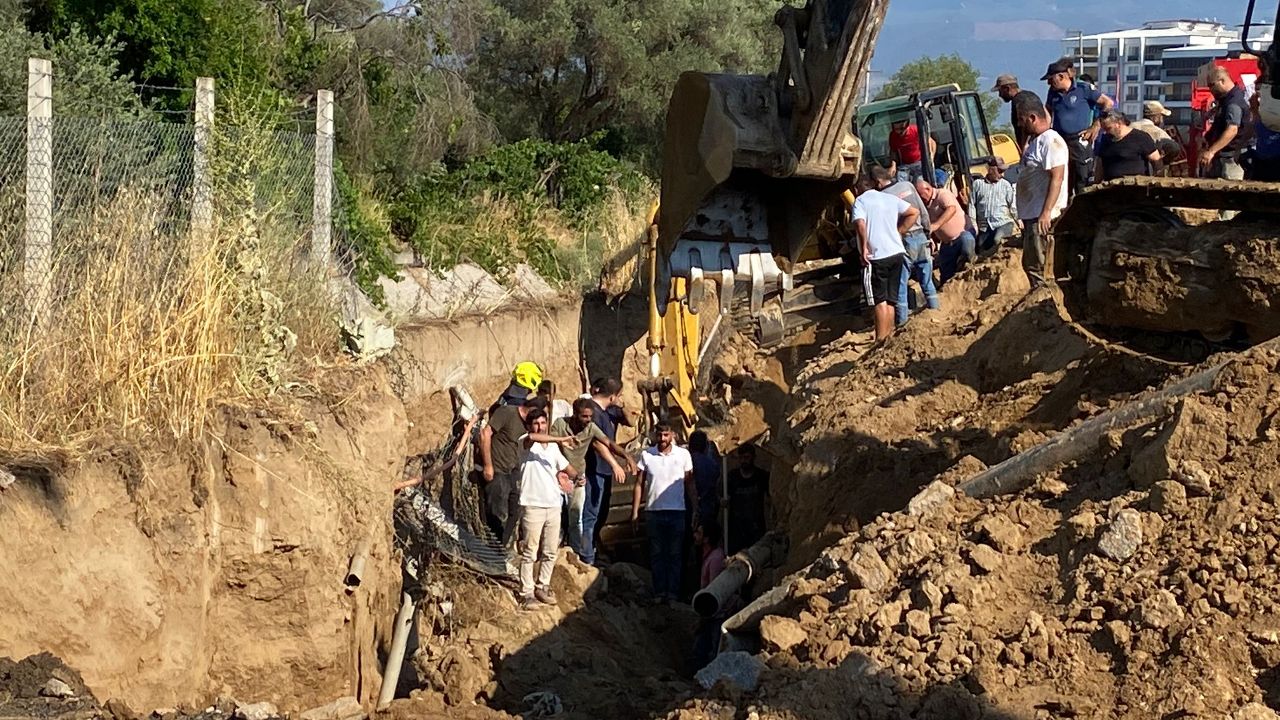 Aydın&#039;da DSİ sulama kanalı açarken göçük oluştu! İşçiler göçük altında, ölümler var