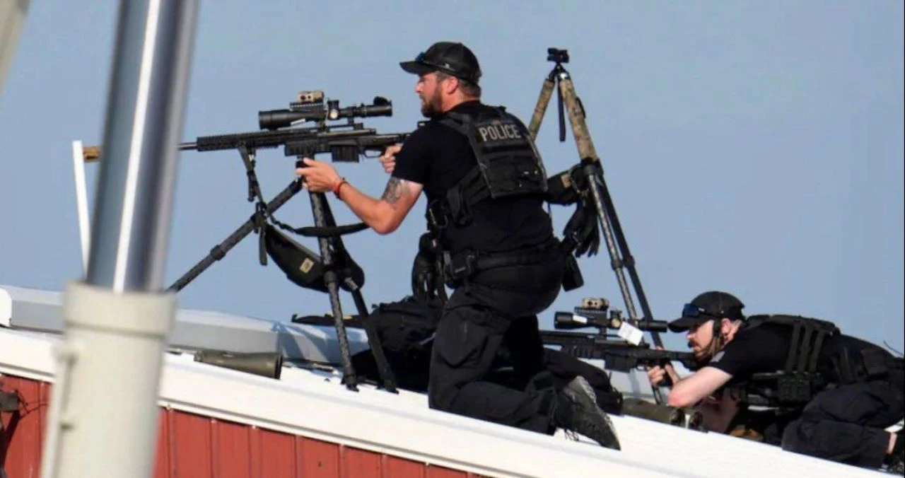 Donald Trump'a silahlı saldırı anı kameraya yansıdı! - 2. Resim