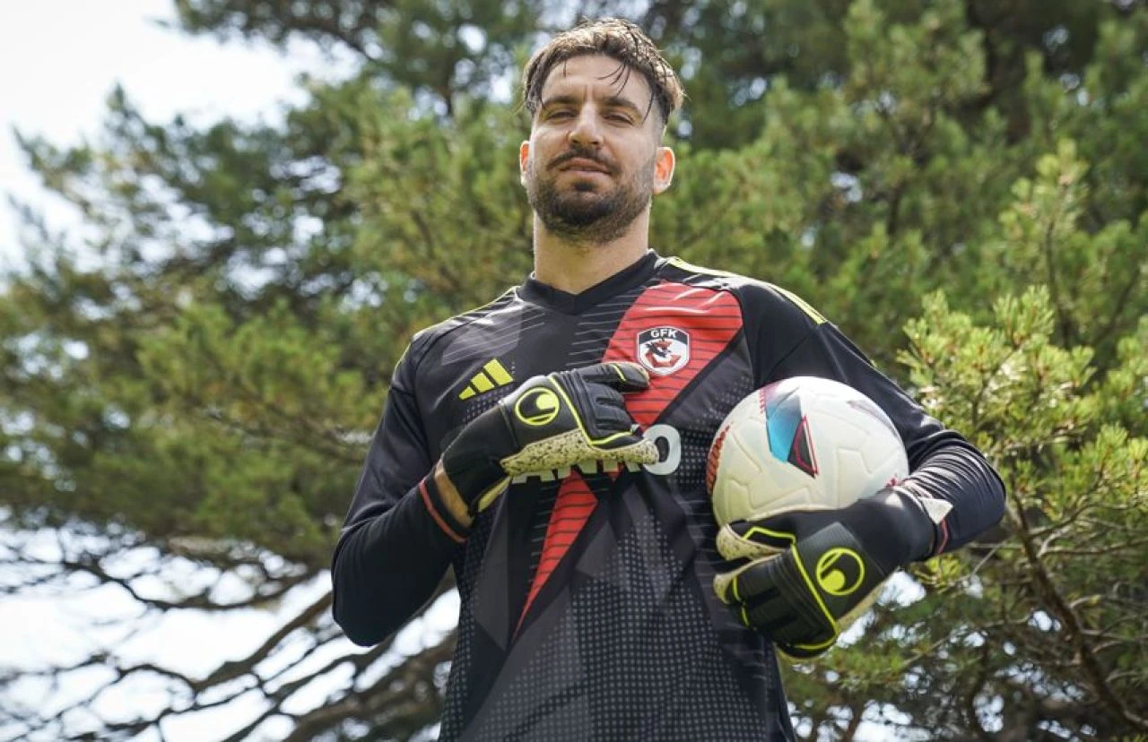 Gaziantep FK, Yunan kalecinin transferini baklava ile duyurdu!