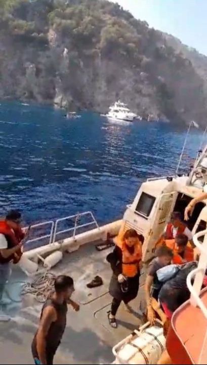 Marmaris'te tekne turu kabusa döndü! Alevler yükseldi, çoluk çocuk atladılar - 3. Resim