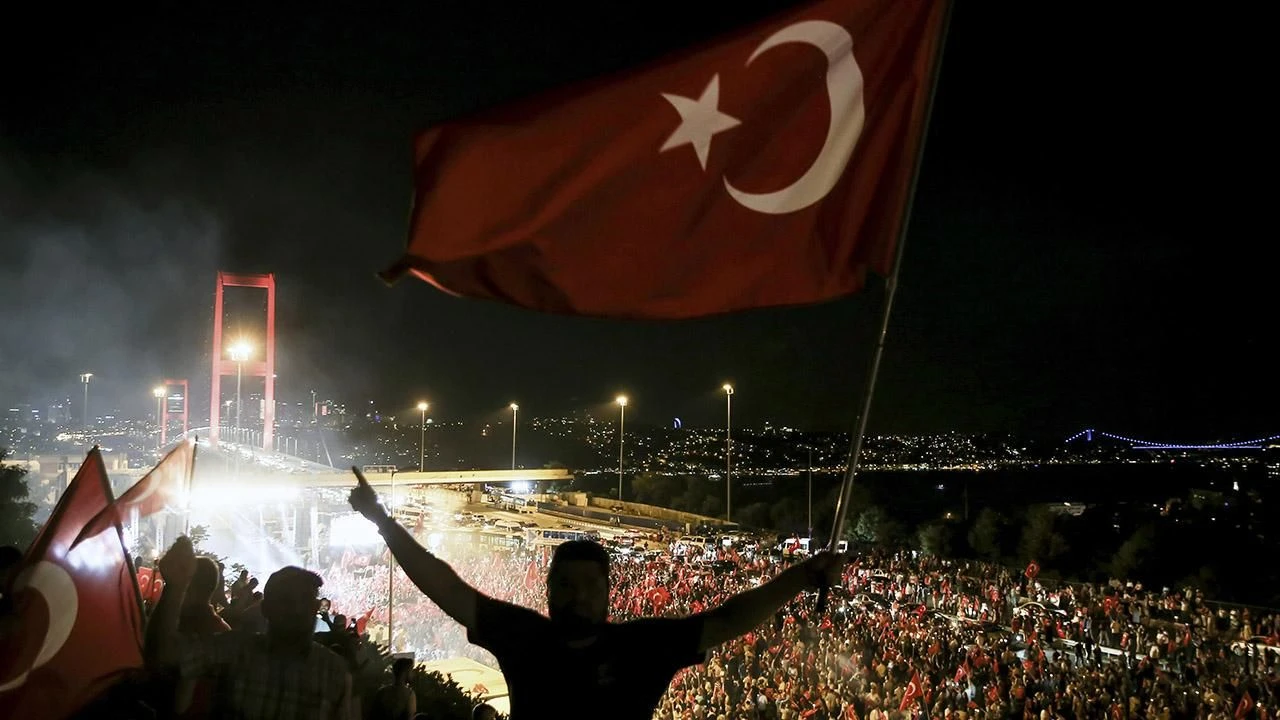 Ulaştırma ve Altyapı Bakanı Abdulkadir Uraloğlu'ndan 15 Temmuz mesajı!