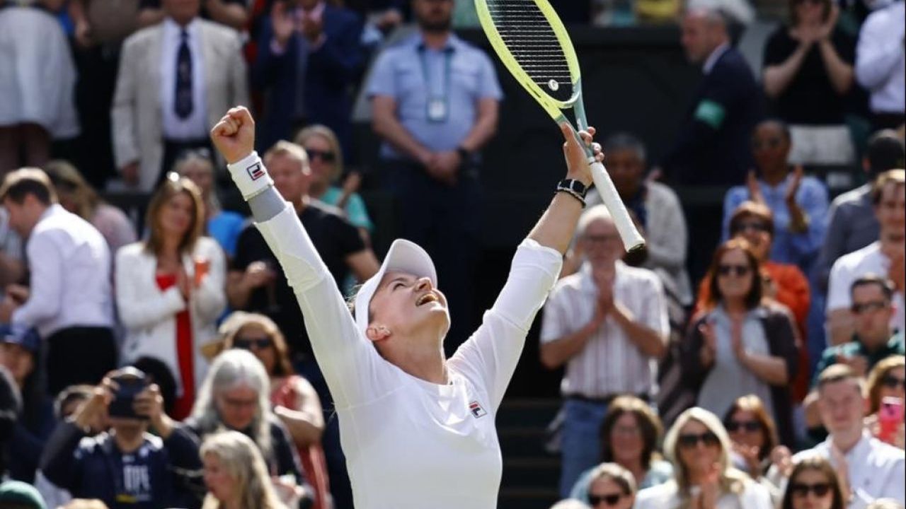 Wimbledon tek kadınlar finalini Çek Barbora Krejcikova kazandı