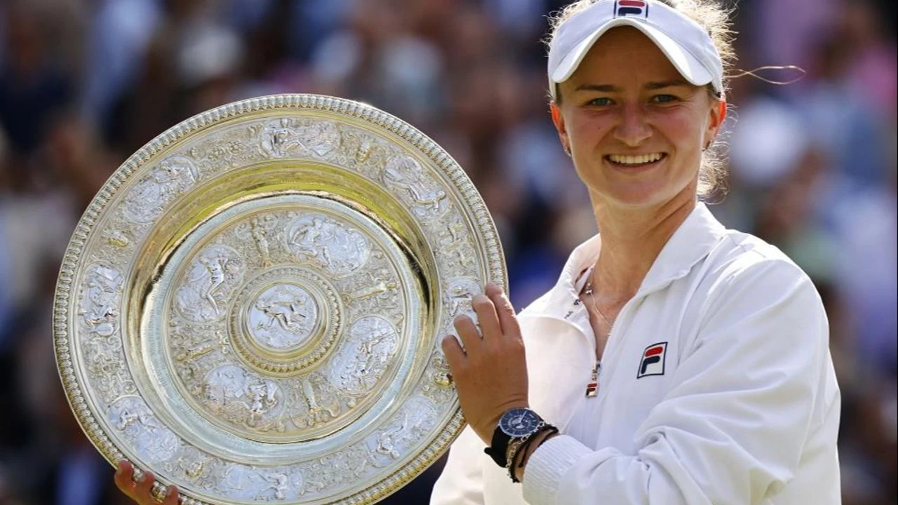 Wimbledon tek kadınlar finalini Çek Barbora Krejcikova kazandı - 1. Resim