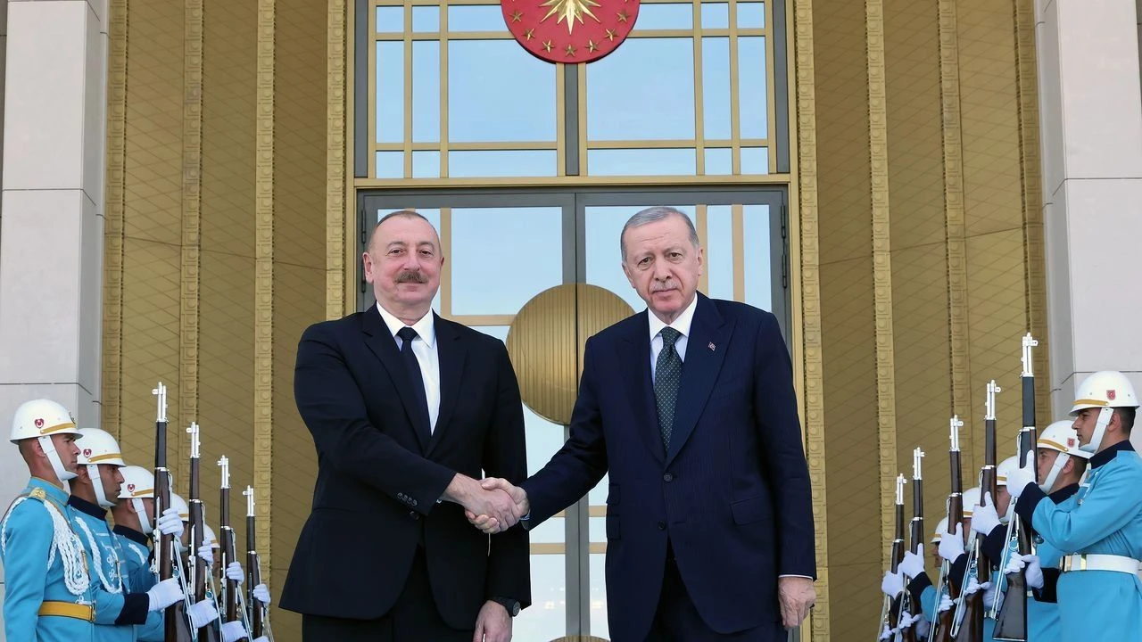 Aliyev'den Cumhurbaşkanı Erdoğan'a 15 Temmuz mektubu: Türk halkı kahramanlık destanı yazdı - 1. Resim