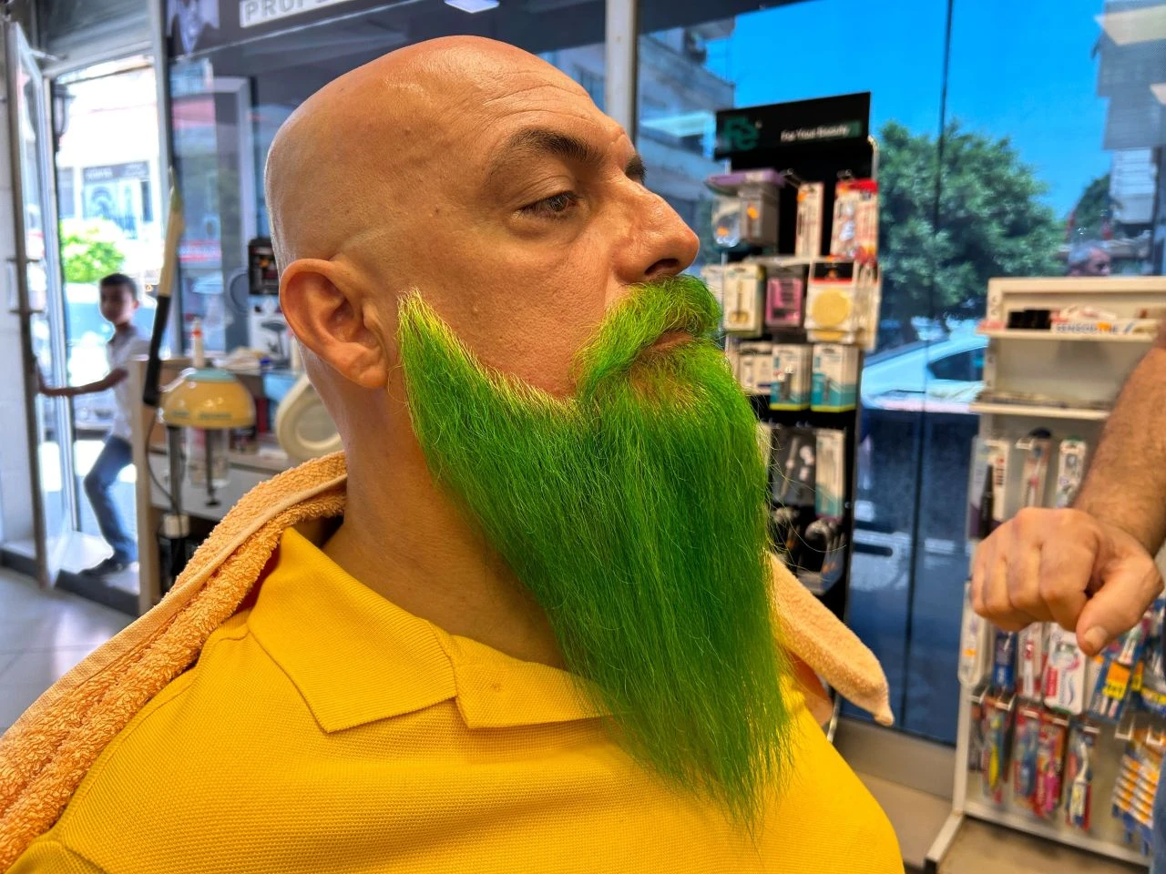 Kızının tek sözüyle başladı! Ruh haline göre sakal rengini değiştiriyor