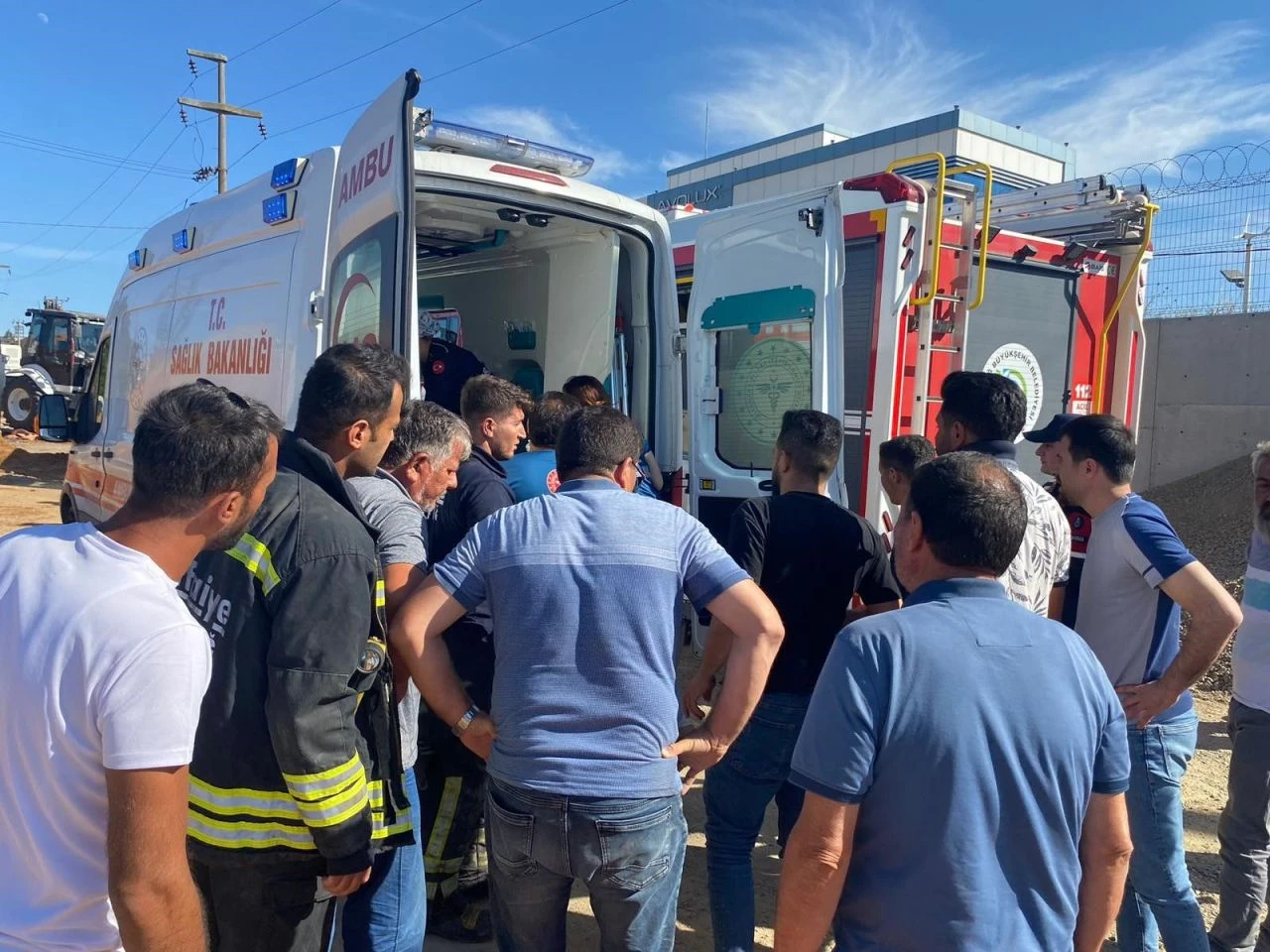 Yağmur suyu hattında yine göçük! İki işçi toprak altında kaldı - 2. Resim