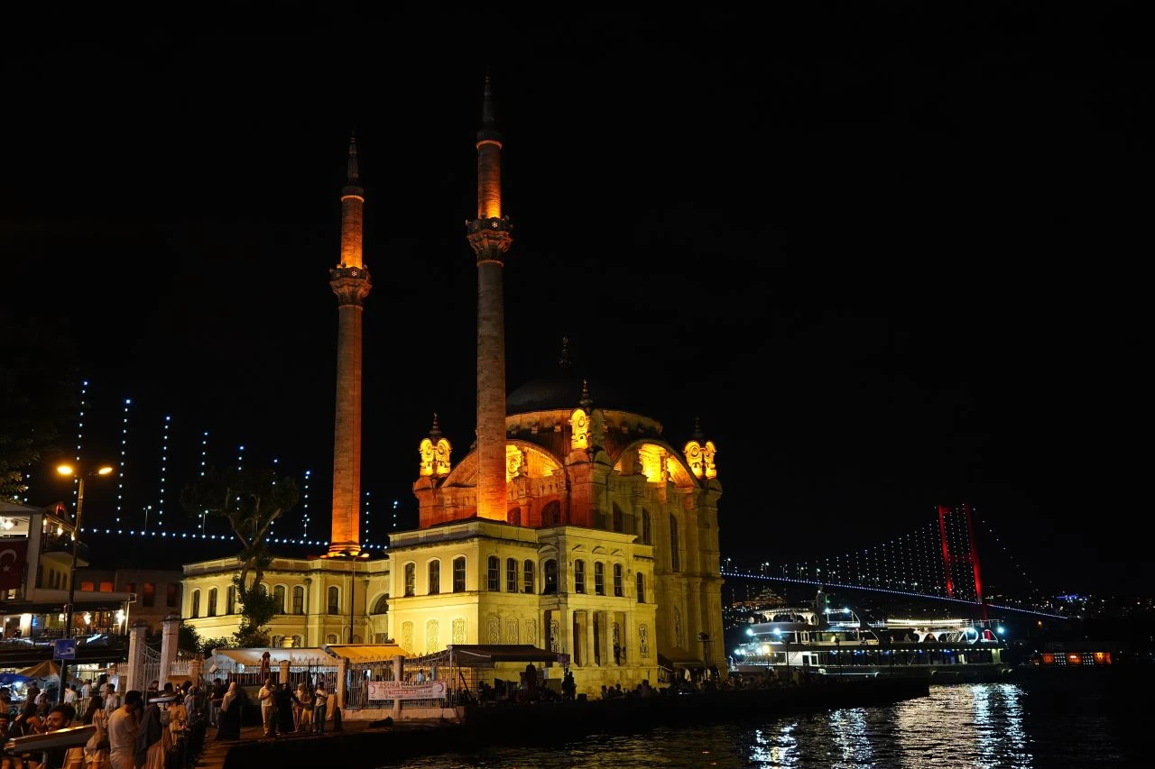 15 Temmuz Demokrasi ve Milli Birlik Günü: 90 bin camide şehitler için sela okundu! - 2. Resim