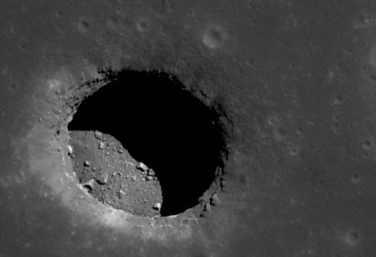 Ay'da mağara bulundu! İnsanlar için yaşam alanı olabilir