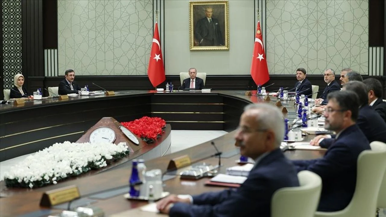 <a href="/kabine" rel="tag" target="_blank" title="Kabine">Kabine</a> toplantısı için dikkat çeken değerlendirme! "Asgari ücrette değişiklik yok, emekliye zam yolda" - 1. Resim