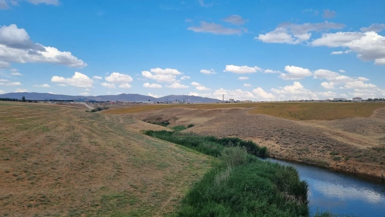 Kırşehir'de dere kenarına atılan bazanın içinden erkek cesedi çıktı