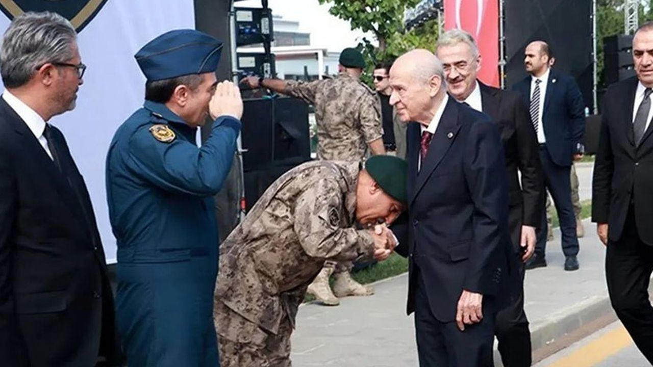 Özgür Özel&#039;in &#039;el öpme&#039; eleştirisine MHP&#039;den cevap: Terör örgütü eli öpmekten ar etmeyen...