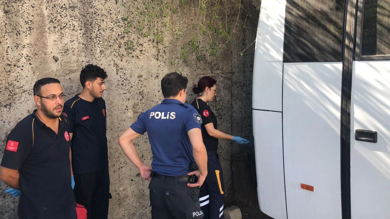 Servis şoförünü şoke eden görüntü! Bagajda yatan kadın hayrete düşürdü - 1. Resim