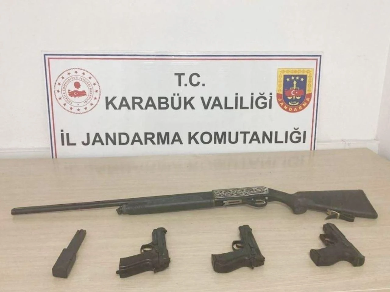 Skandal görüntüleri sosyal medyada paylaştılar! "Çatışmadayım hayatım ararım seni" - 1. Resim