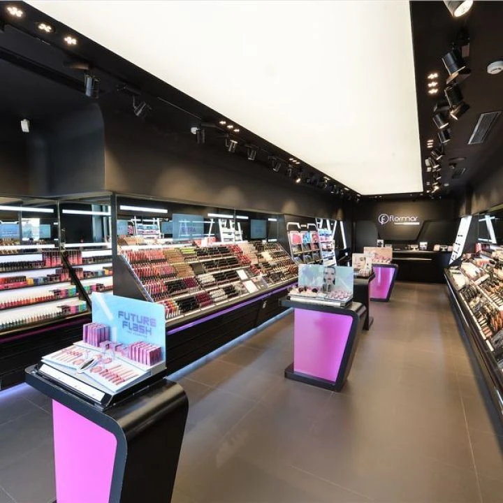 Türkler her AVM'de bulunan kozmetik devini satın almak için kolları sıvadı